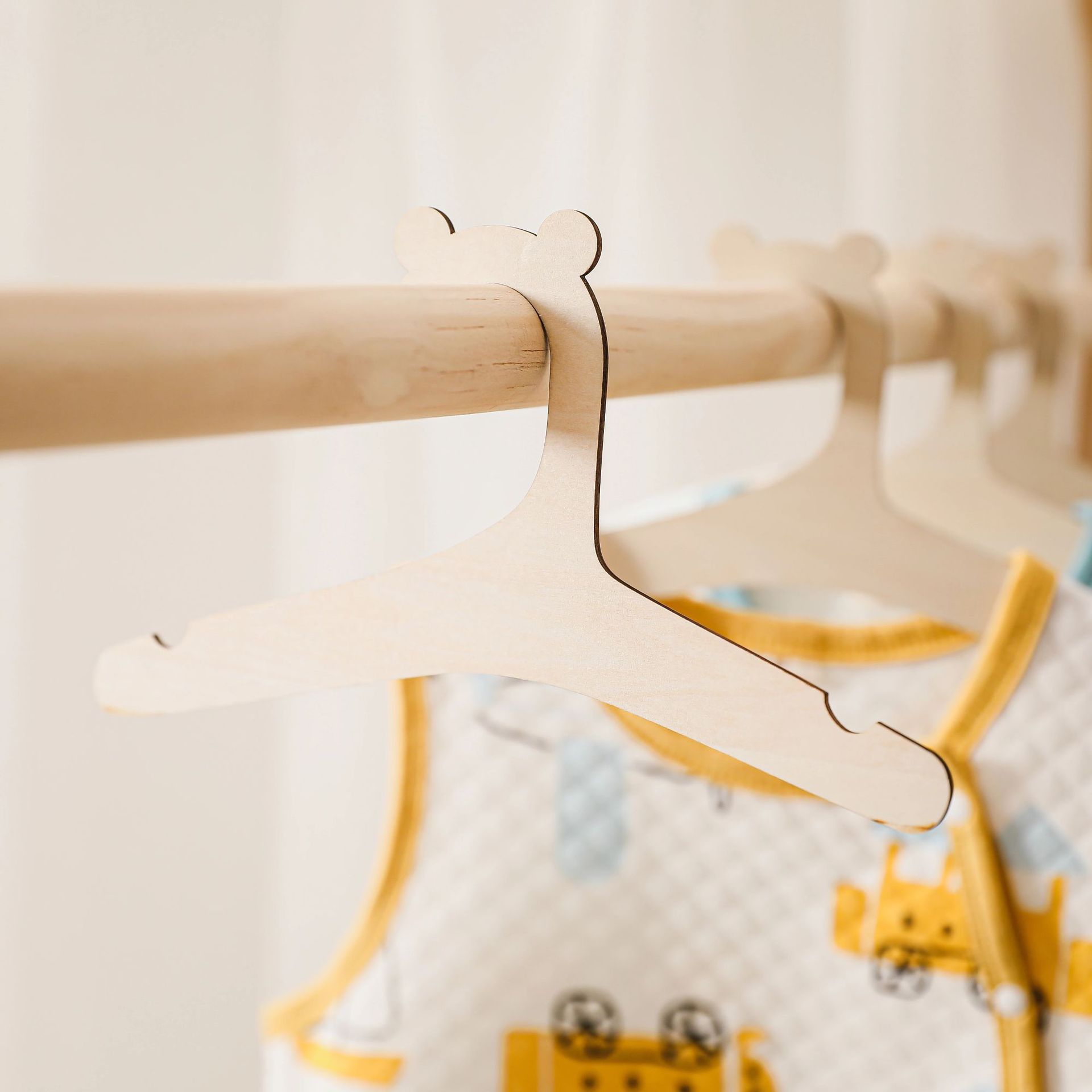 5/10pcs Wooden Baby Hangers Ki - Baby Clothing Hanging Rack ulasan dan harga